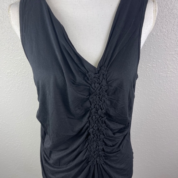 Black top with ruching down the middle - Picture 3 of 9